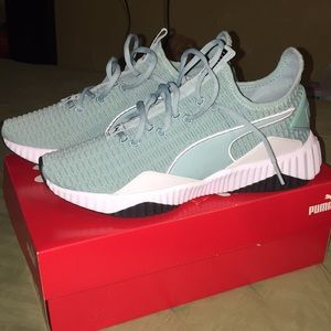 Defy WNs PUMA Sneakers SZ 9.5 worn once